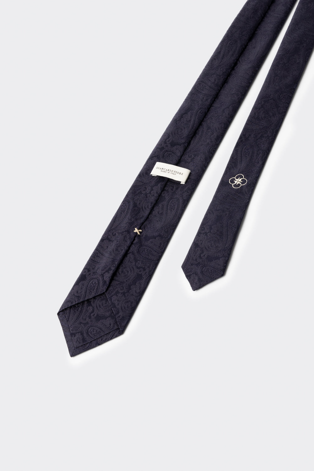 Cravatta con fantasia paisley