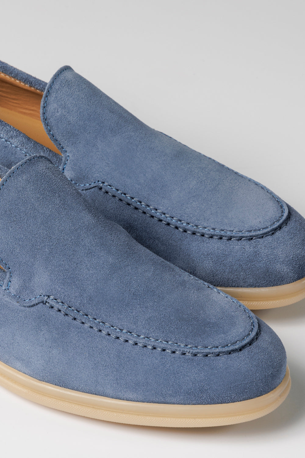 Mocassino in suede celeste