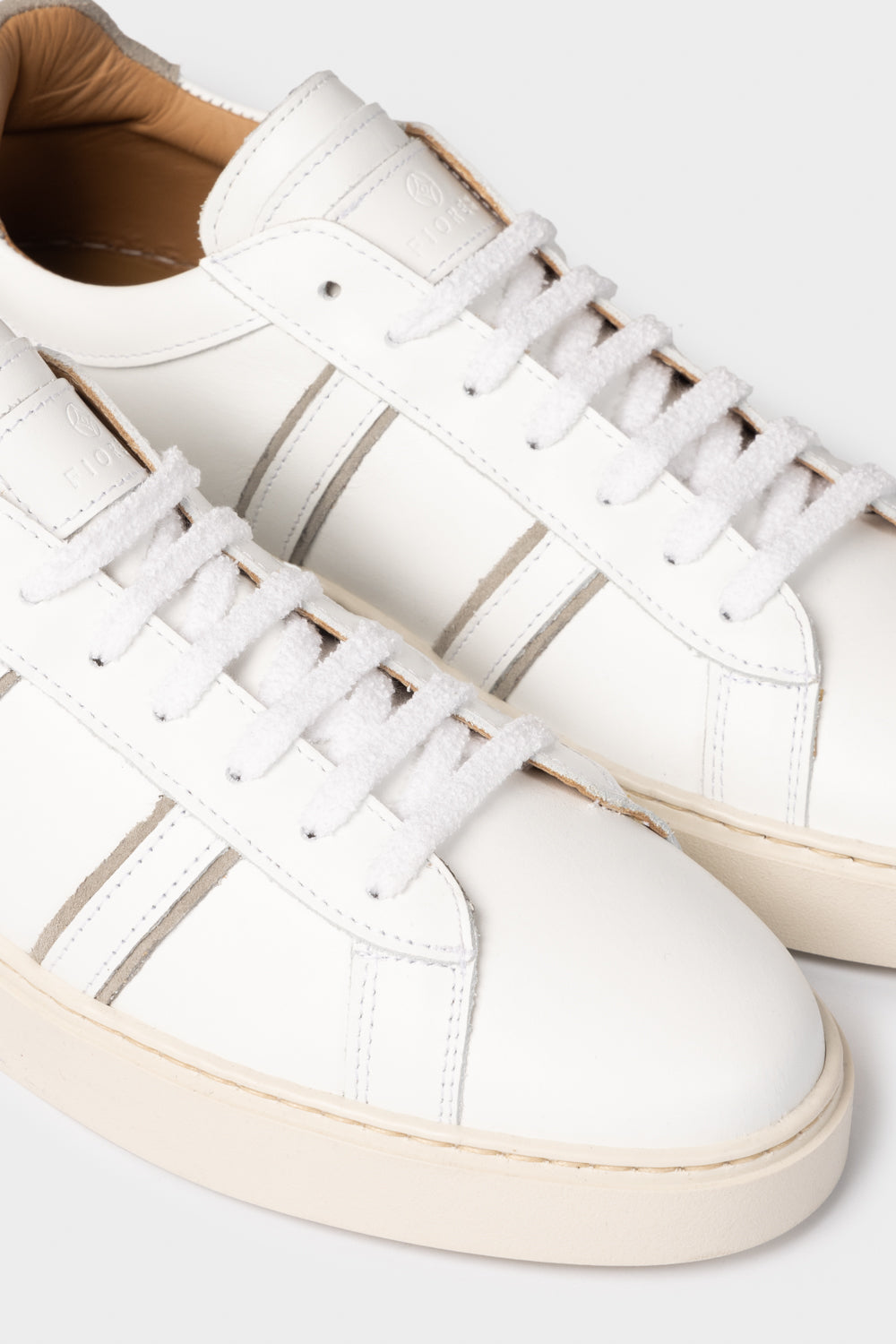 Sneakers in vitello e camoscio bianco/grigio