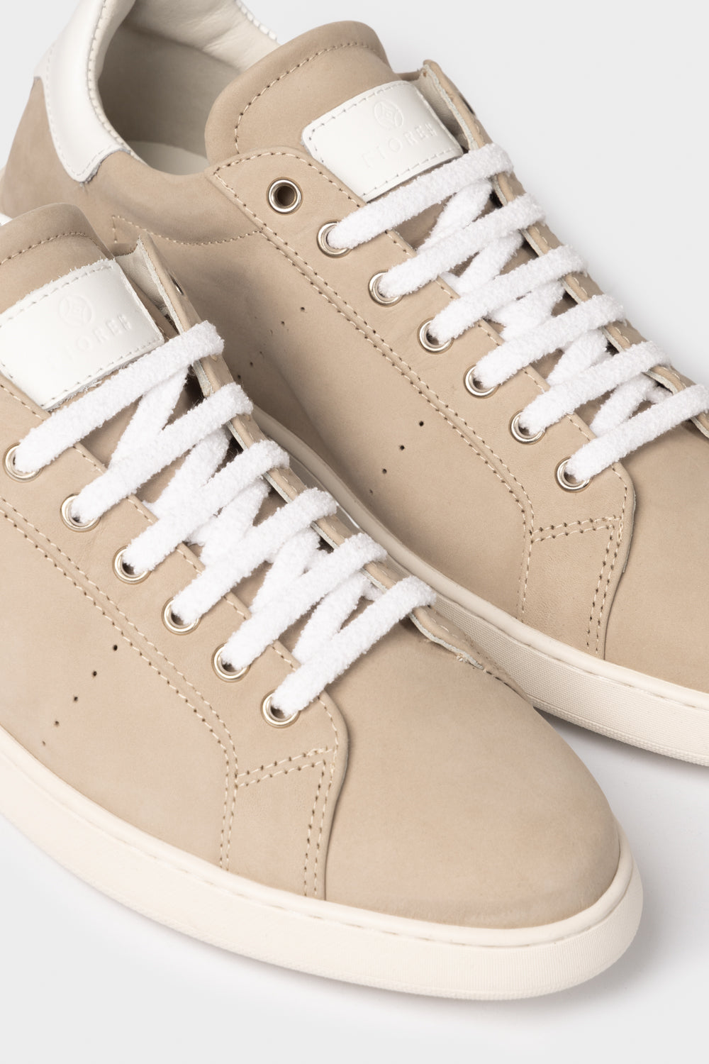 Sneakers in pelle nabuk ghiaccio