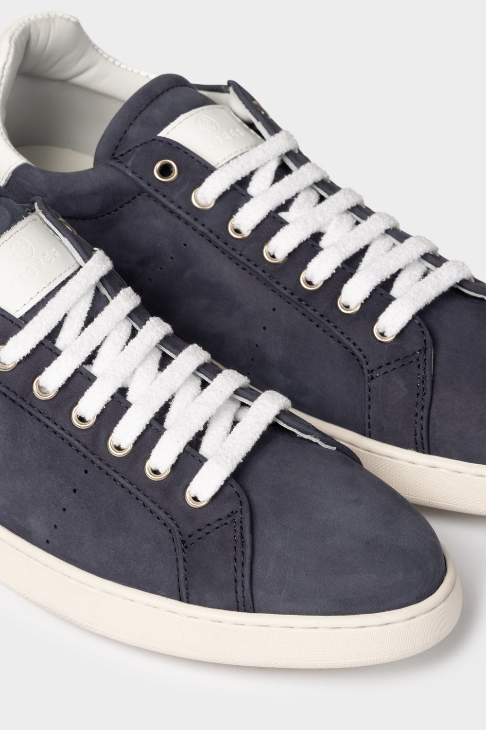 Sneakers in nabuk celeste