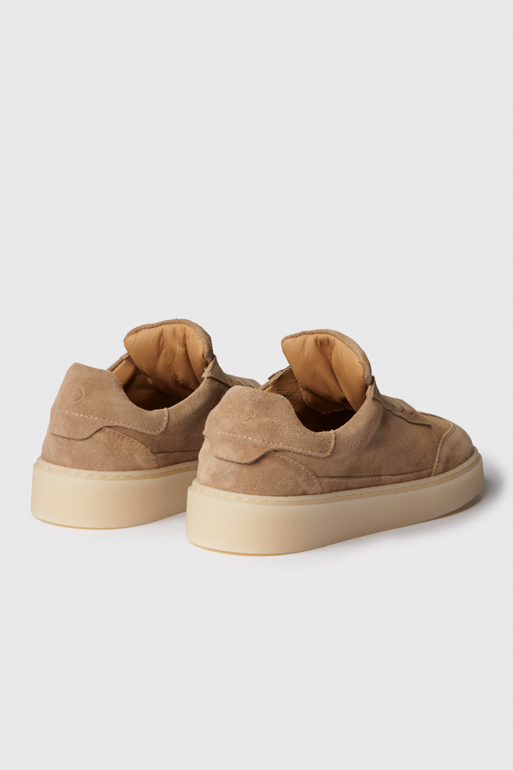 Sneakers in camoscio beige