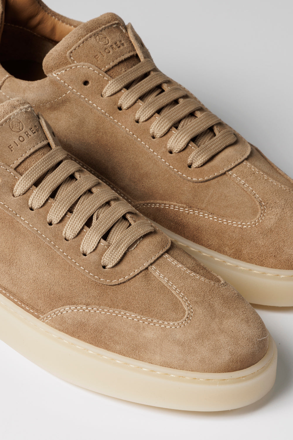 Sneakers in camoscio beige