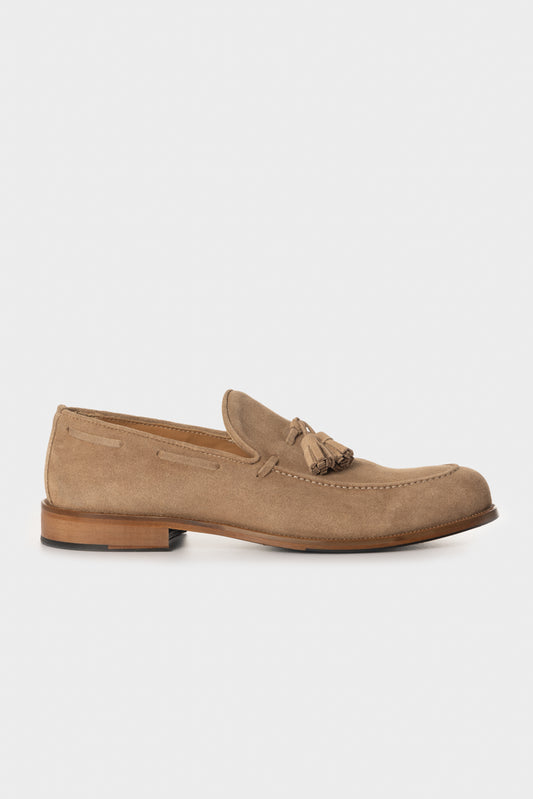 Mocassino in camoscio con nappe beige