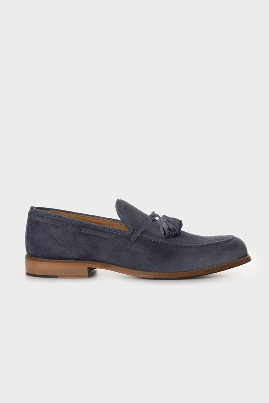 Mocassino in camoscio con nappe celeste