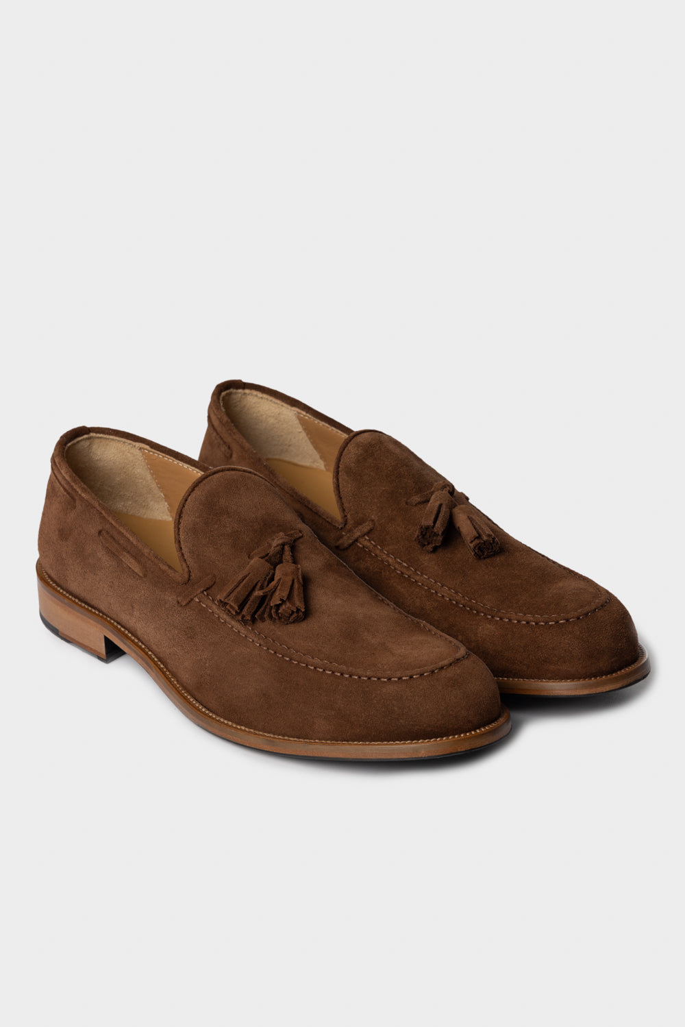Mocassino in camoscio con nappe sigaro