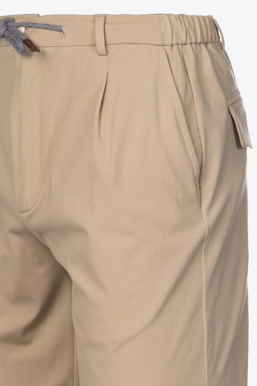 Bermuda con pence e coulisse beige