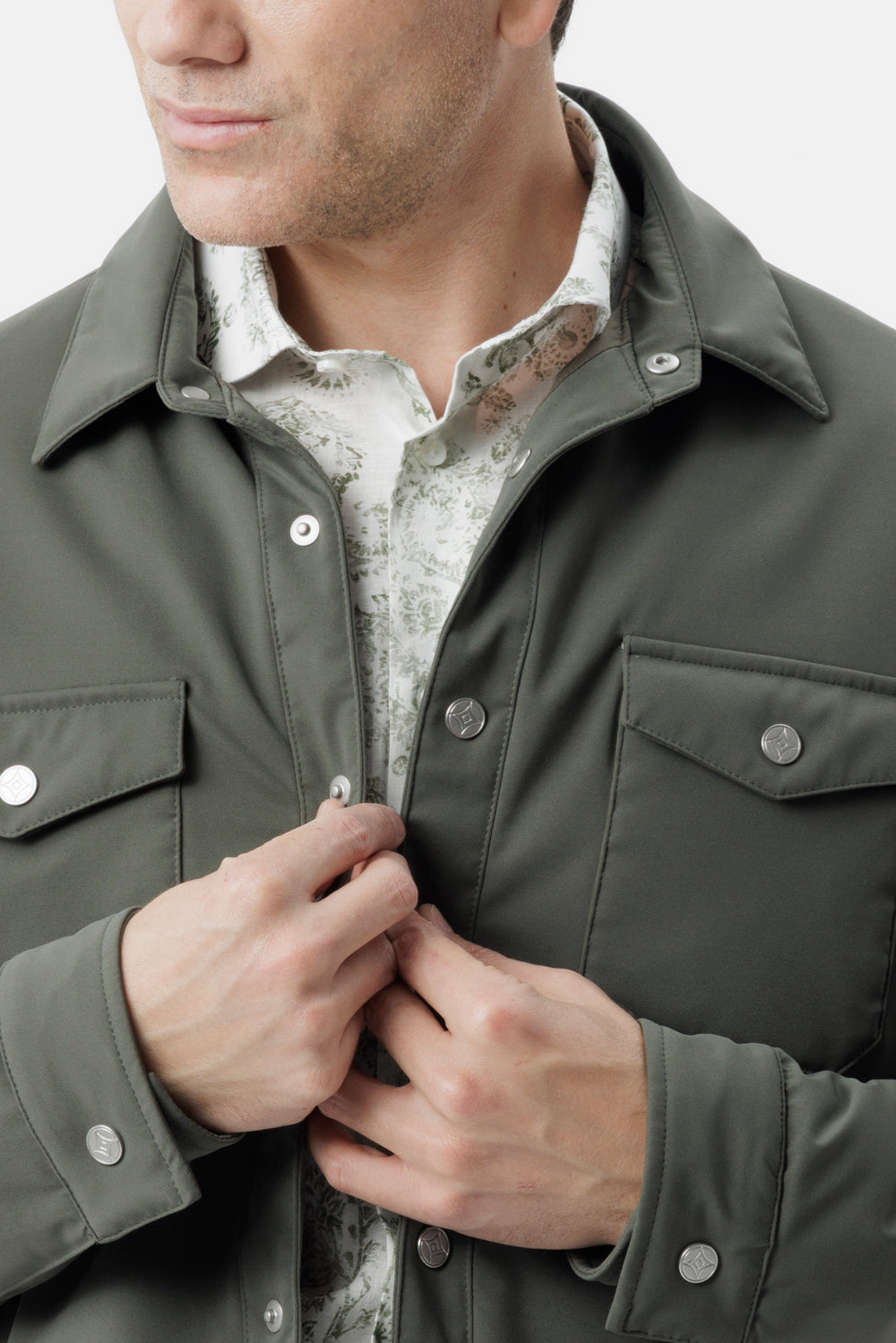 Overshirt travel in tessuto idrorepellente verde militare