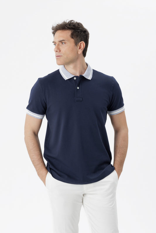 Polo con dettagli a contrasto blu