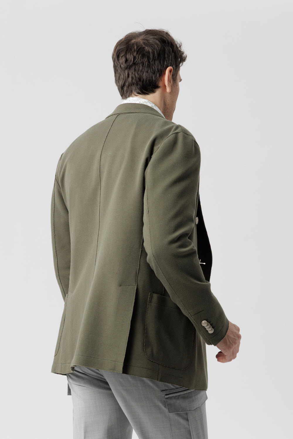 Giacca mezzo petto in cotone stretch con taglio vivo e tasche applicate verde militare